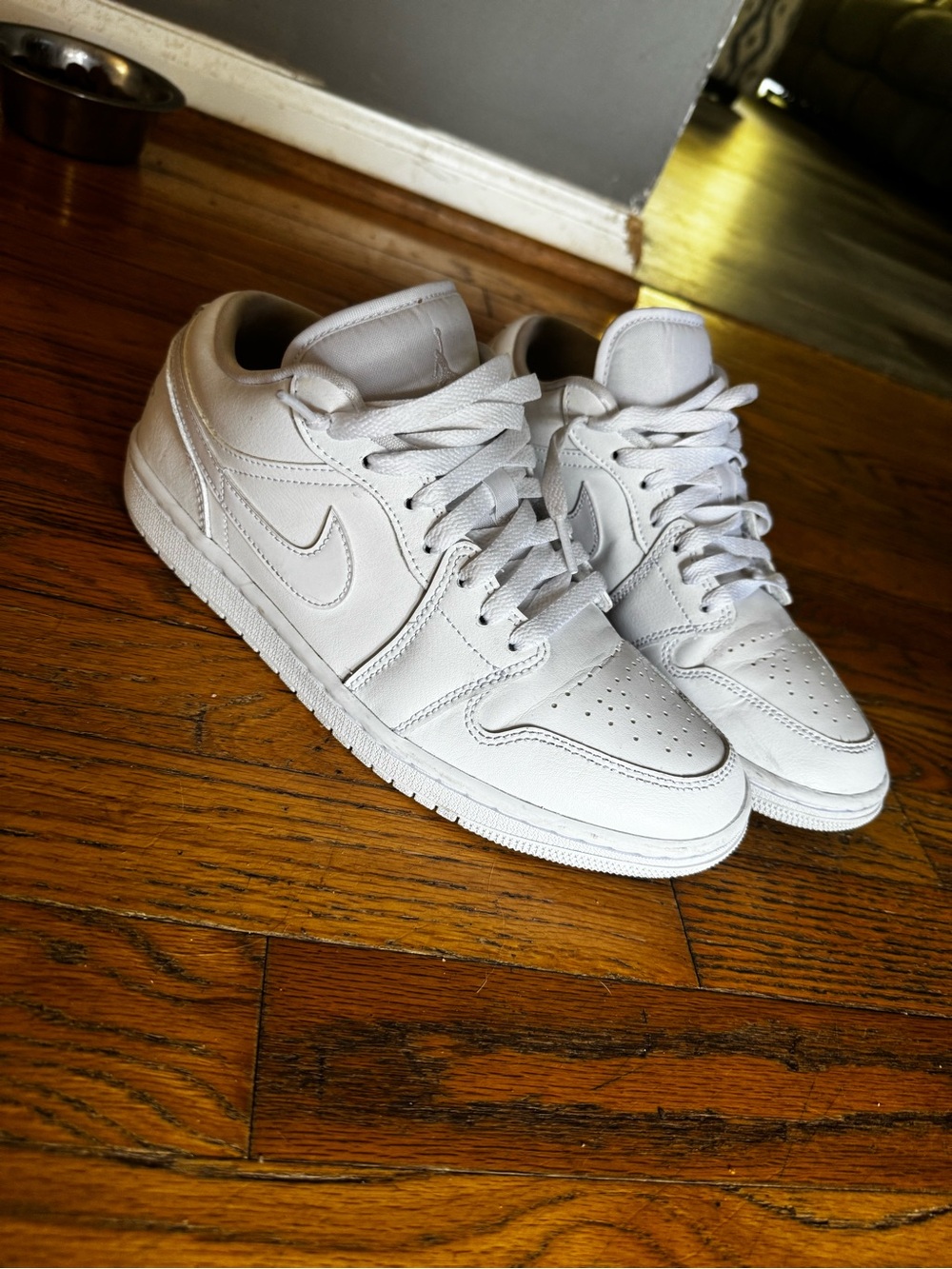 Nike Men’s White Low-Top Leather Sneakers
